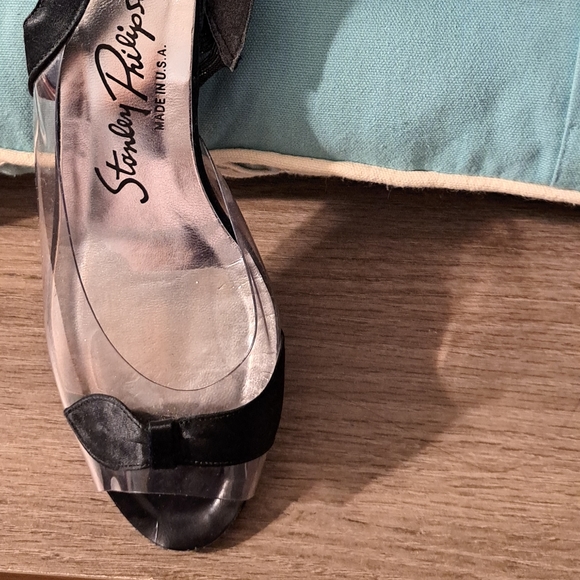 Shoes - Picture 4 of 6